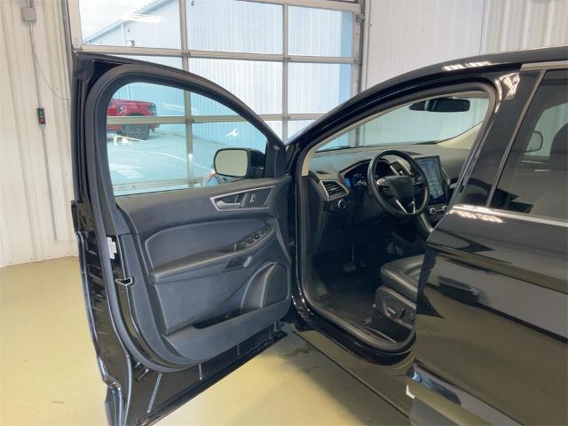 2024 Ford Edge SEL photo 2