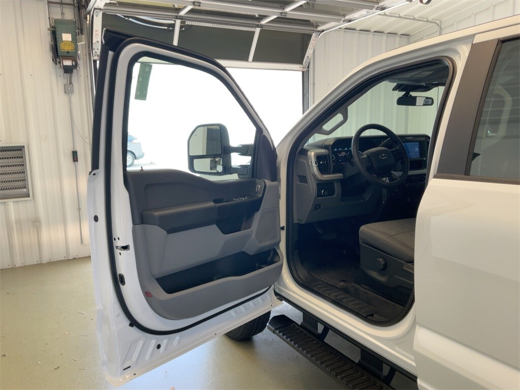 2026 Ford F-250 XL photo 2