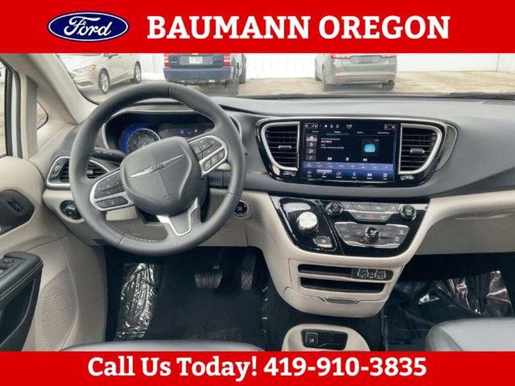 Used 2024 Chrysler Pacifica Touring L Van Passenger Van