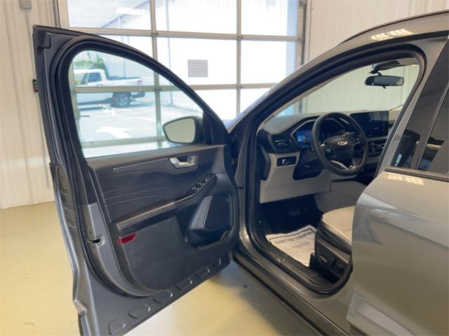 2024 Ford Escape photo 2