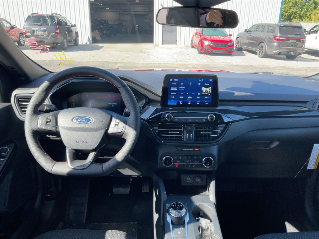 2025 Ford Escape ST-Line photo 2