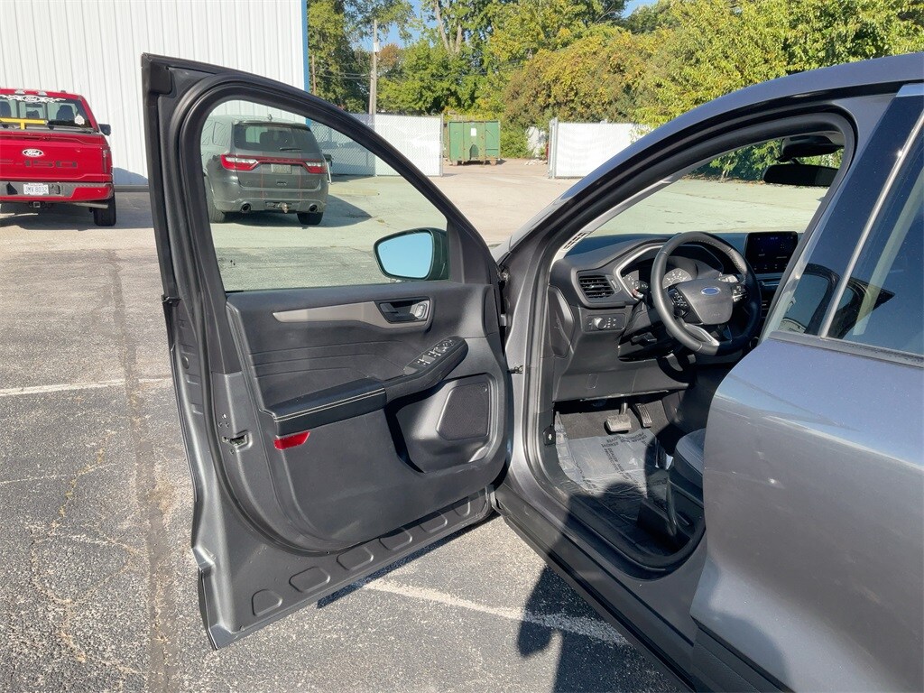 2022 Ford Escape SE photo 2