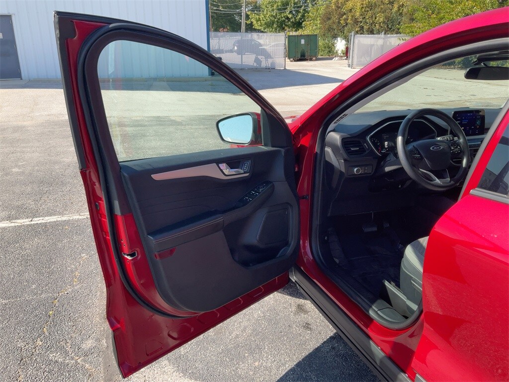 2021 Ford Escape SE photo 2