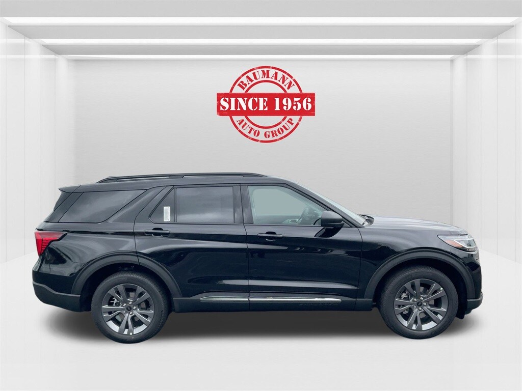 2025 Ford Explorer photo 4