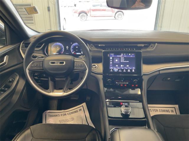 2024 Jeep Grand Cherokee Laredo Altitude photo 2