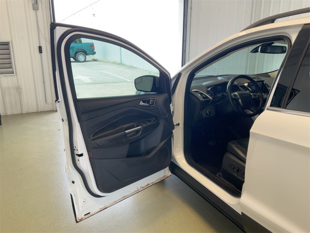 2013 Ford Escape SEL photo 2