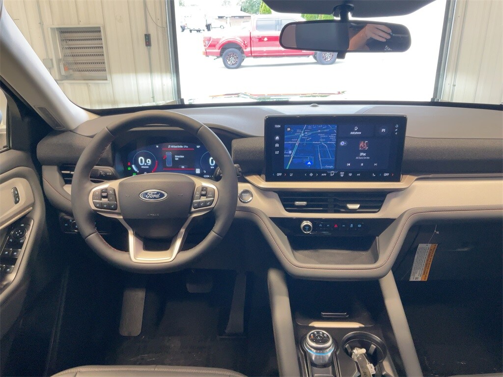 2025 Ford Explorer photo 3