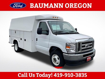 2025 Ford E-350 Cutaway Base Truck
