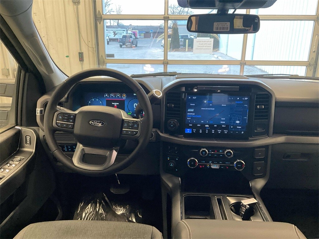 2025 Ford F-150 XLT photo 3