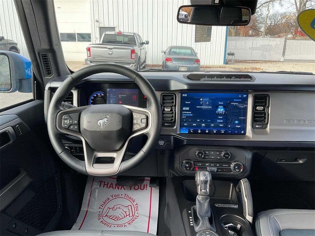 2023 Ford Bronco Outer Banks photo 2