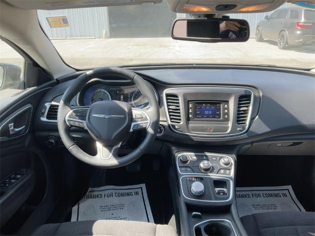 2015 Chrysler 200 Limited photo 3