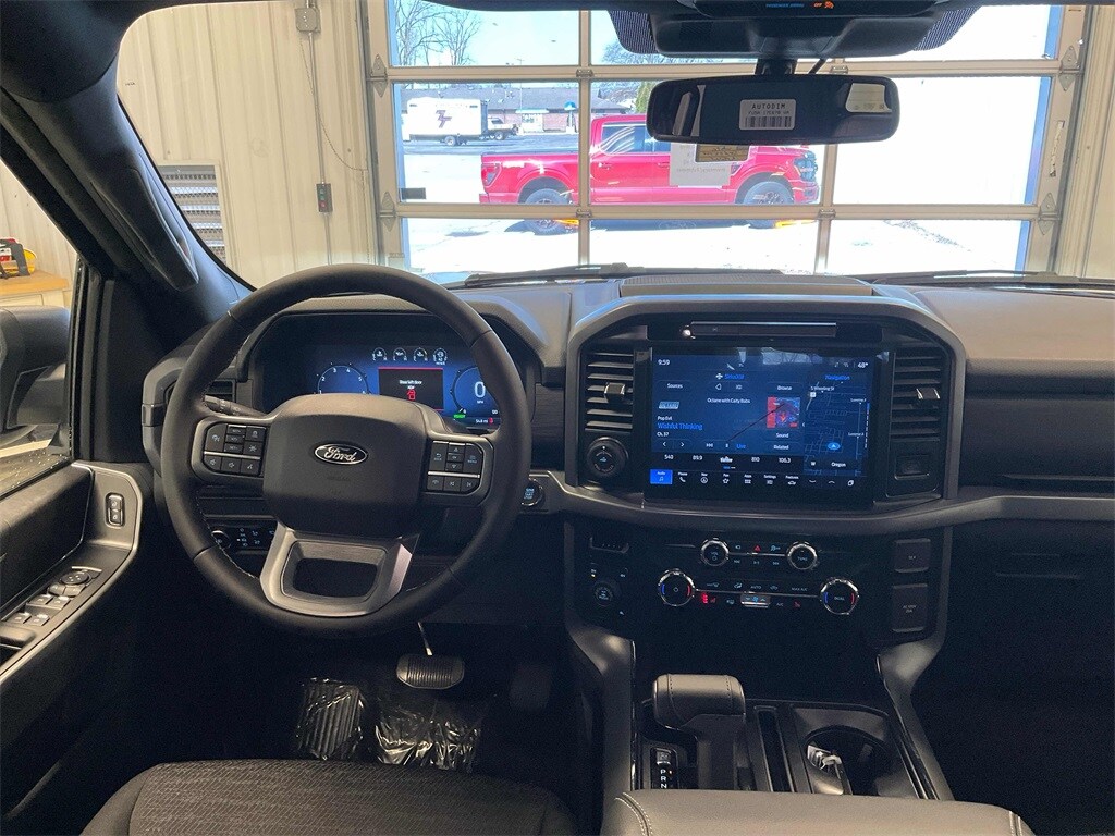 2025 Ford F-150 XLT photo 3