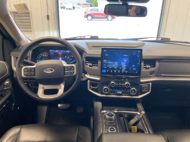 2022 Ford Expedition XLT photo 3