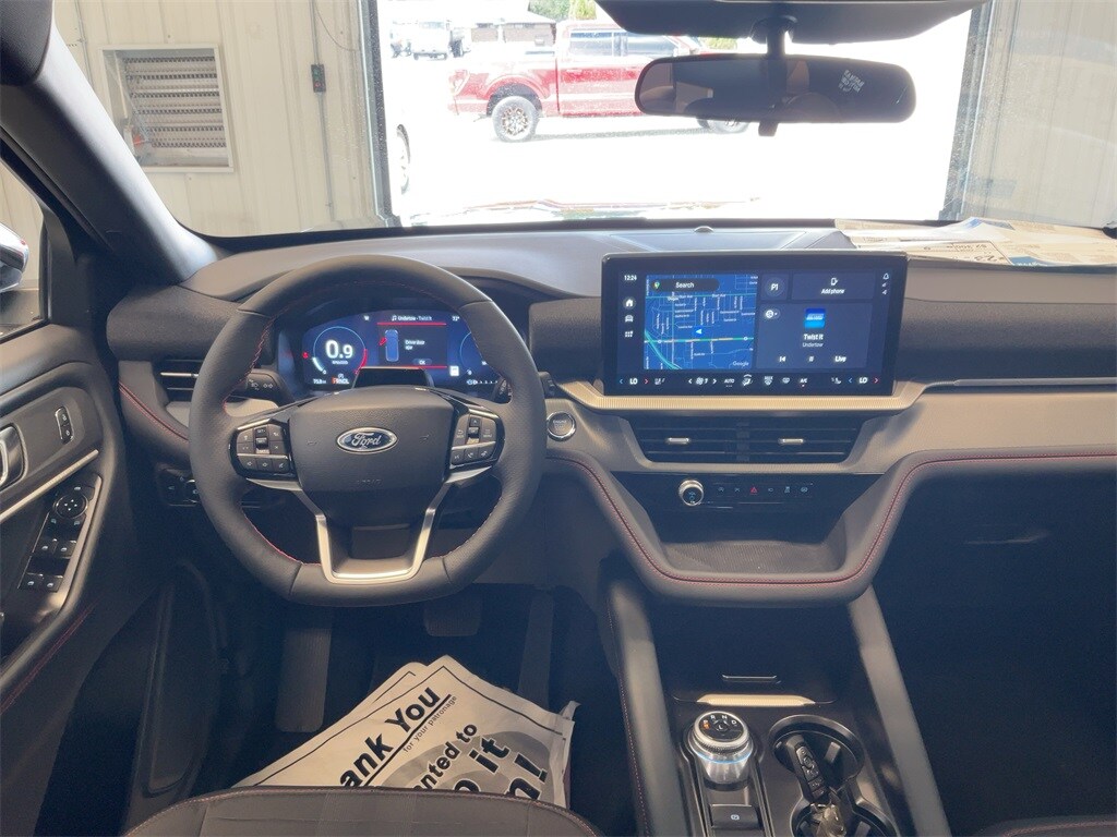 2025 Ford Explorer ST-Line photo 2