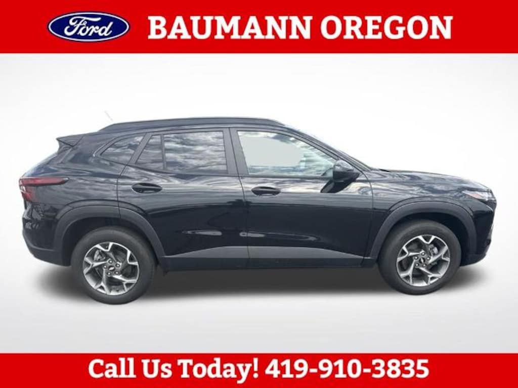 Used 2025 Chevrolet Trax LT SUV