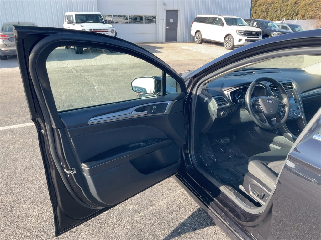 Used 2020 Ford Fusion SE Sedan