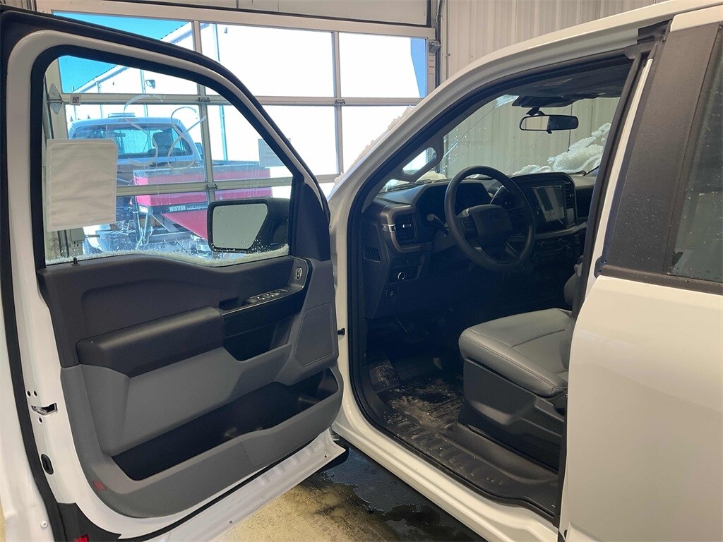 2025 Ford F-150 XL photo 2