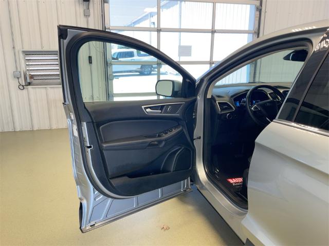 2024 Ford Edge SEL photo 2