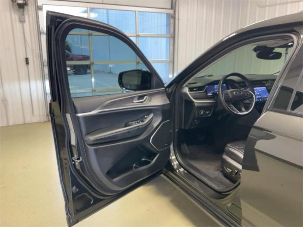 Used 2022 Jeep New Grand Cherokee Limited SUV