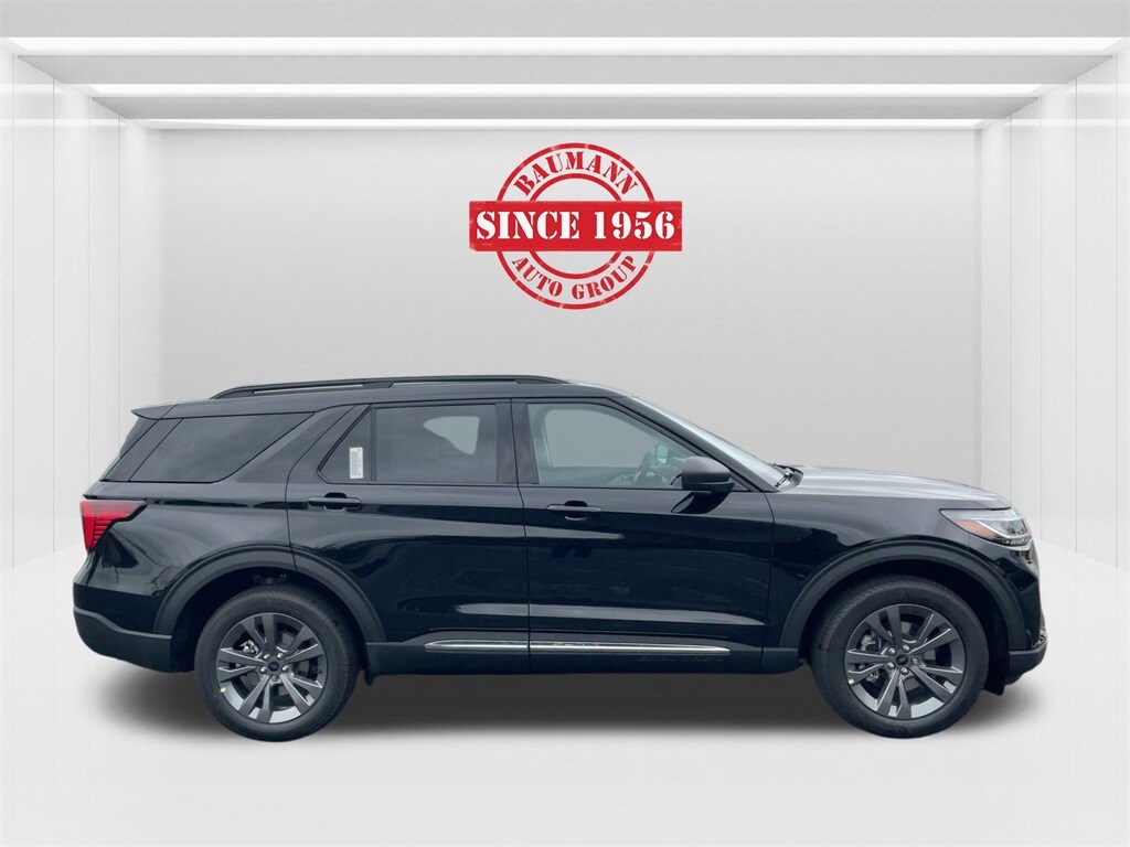 2025 Ford Explorer photo 3