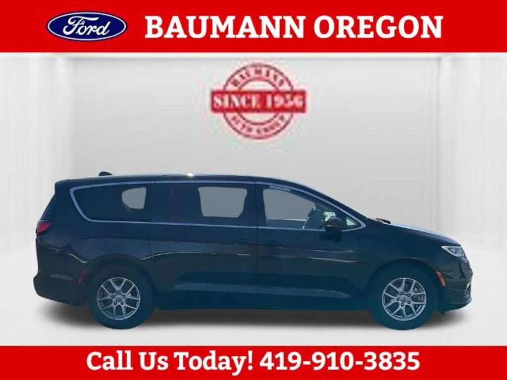 Used 2023 Chrysler Pacifica Touring L Van Passenger Van