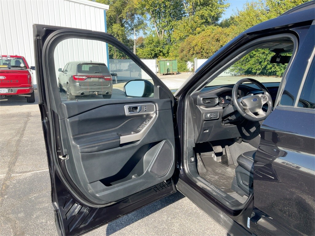 2022 Ford Explorer XLT photo 2