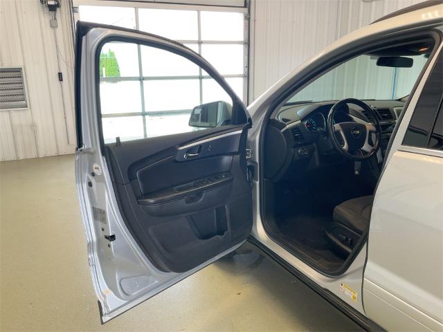 Used 2010 Chevrolet Traverse 1LT with VIN 1GNLVFED3AJ237453 for sale in Oregon, OH