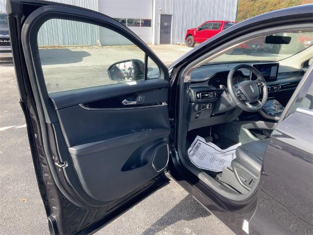 2022 Lincoln Nautilus Standard photo 2