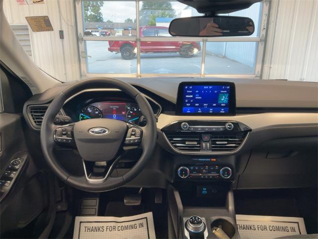 2022 Ford Escape SE Hybrid photo 3