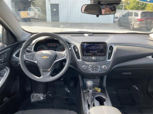 2024 Chevrolet Malibu 1LT photo 3
