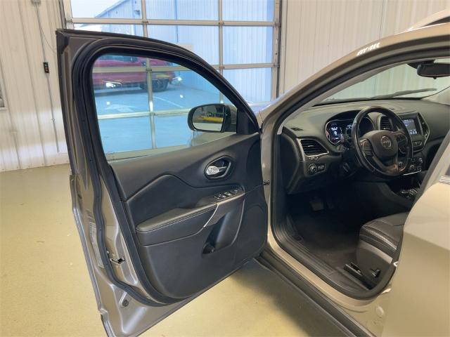 2021 Jeep Cherokee Latitude Lux photo 2