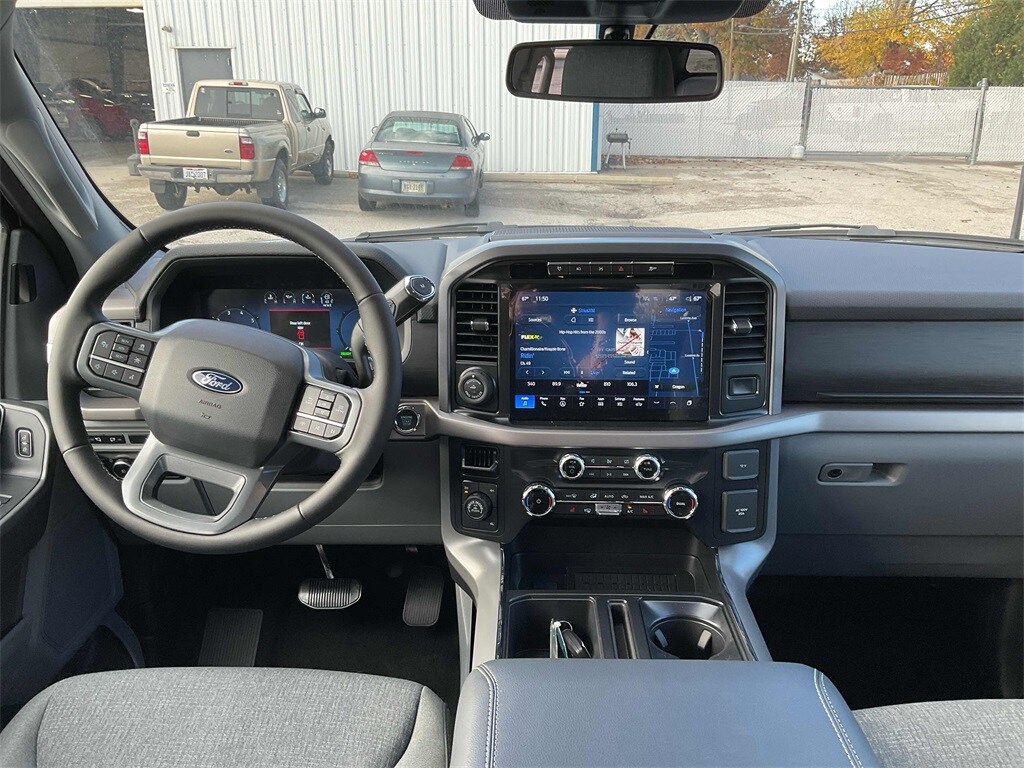 2024 Ford F-150 XLT photo 2