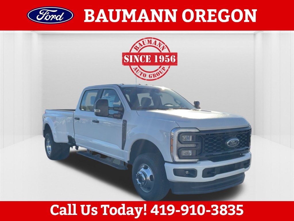 2026 Ford F-350 Super Duty XL's photo