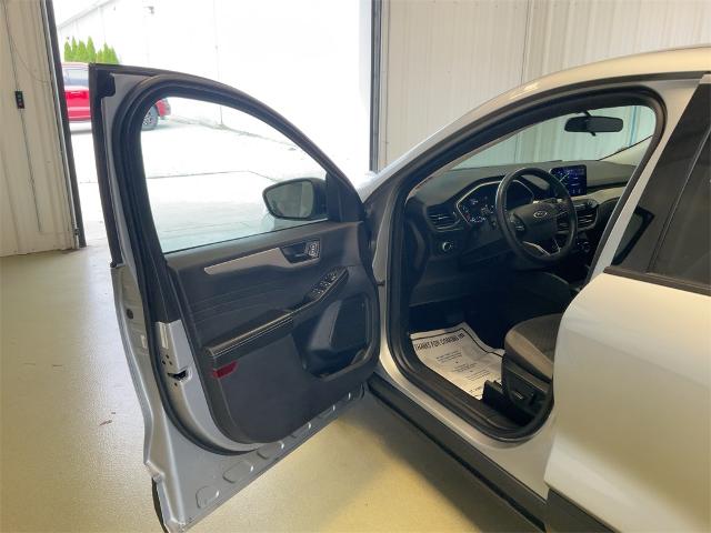 Used 2022 Ford Escape SE with VIN 1FMCU0G6XNUA53828 for sale in Oregon, OH