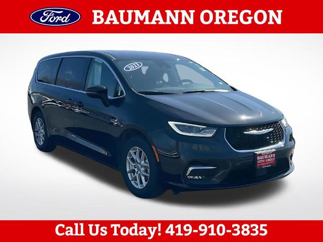 2023 Chrysler Pacifica Touring L's photo