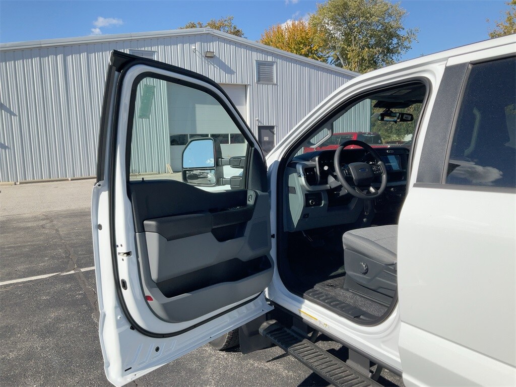 2026 Ford F-450 XL photo 2