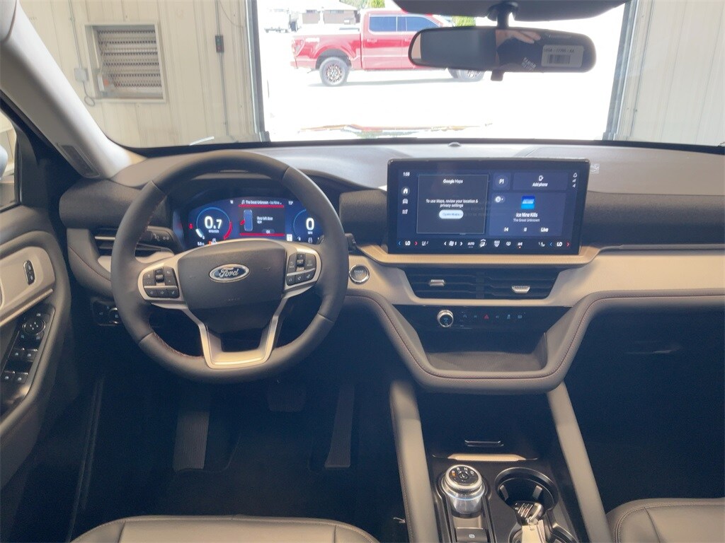 2025 Ford Explorer photo 3