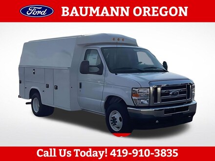 2025 Ford E-350 Cutaway Base Truck