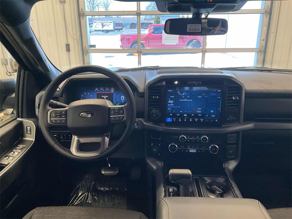 2025 Ford F-150 XLT photo 3