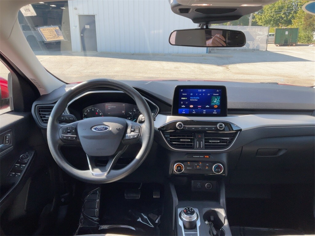 2021 Ford Escape SE photo 3