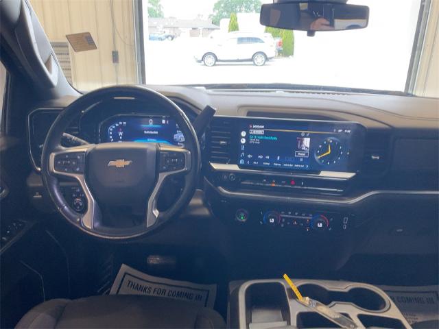 2022 Chevrolet Silverado 1500 LT photo 3