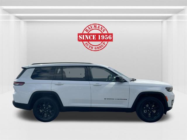 2024 Jeep Grand Cherokee Laredo Altitude photo 3