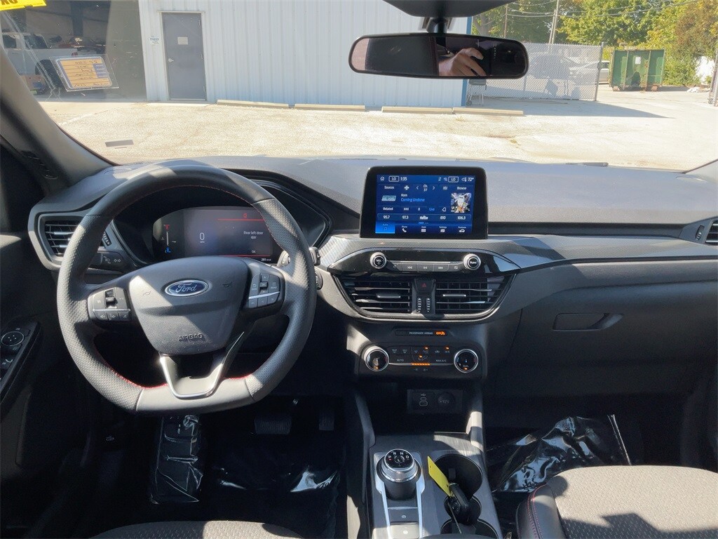 2025 Ford Escape ST-Line photo 3