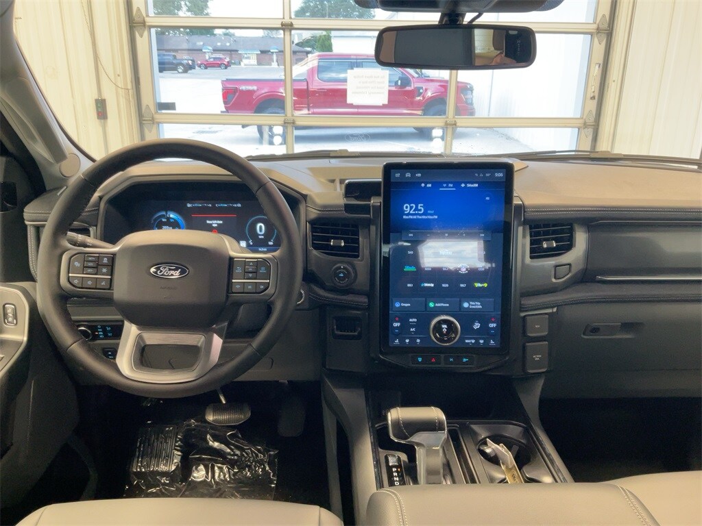 2025 Ford F-150 Lightning photo 3