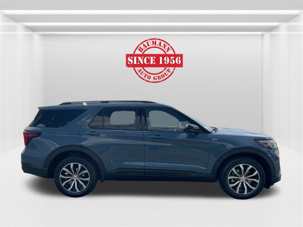 2025 Ford Explorer ST-Line photo 3
