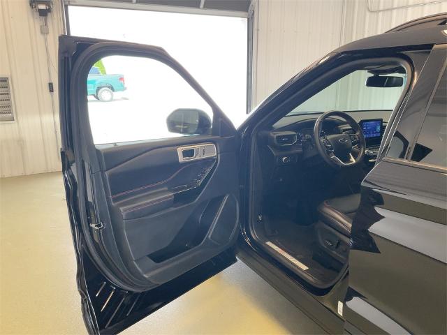 2022 Ford Explorer ST-Line photo 2