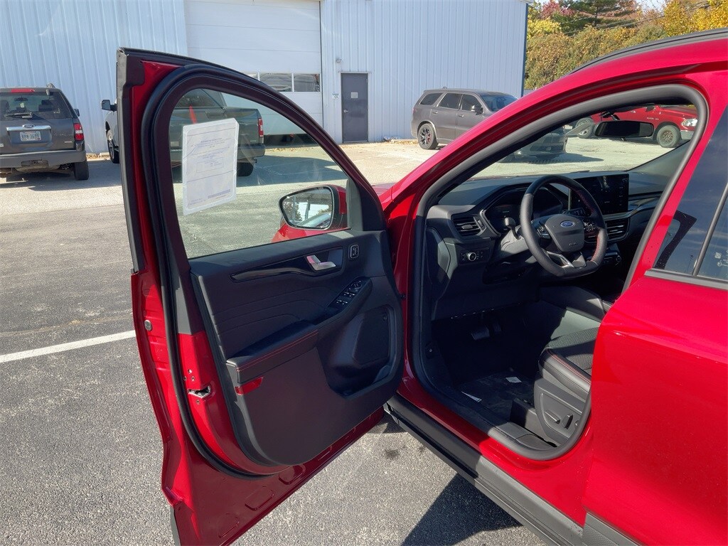 2026 Ford Escape ST-Line Select photo 2