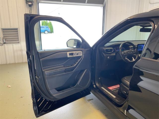 2020 Ford Explorer Limited photo 2