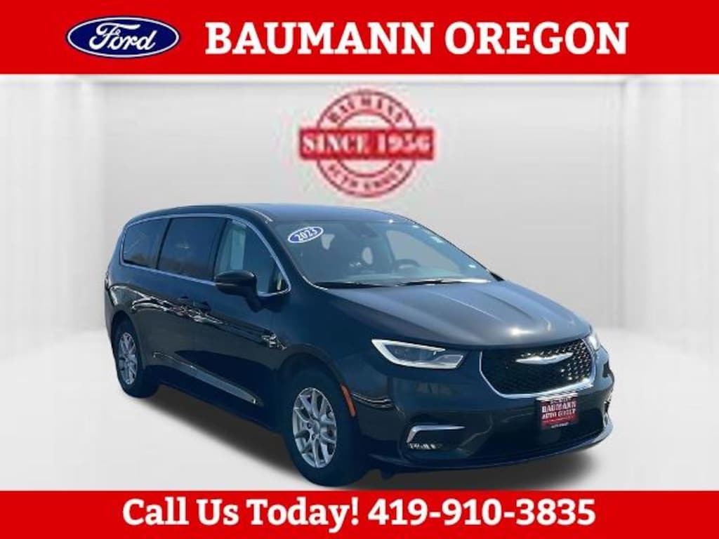 Used 2023 Chrysler Pacifica Touring L Van Passenger Van