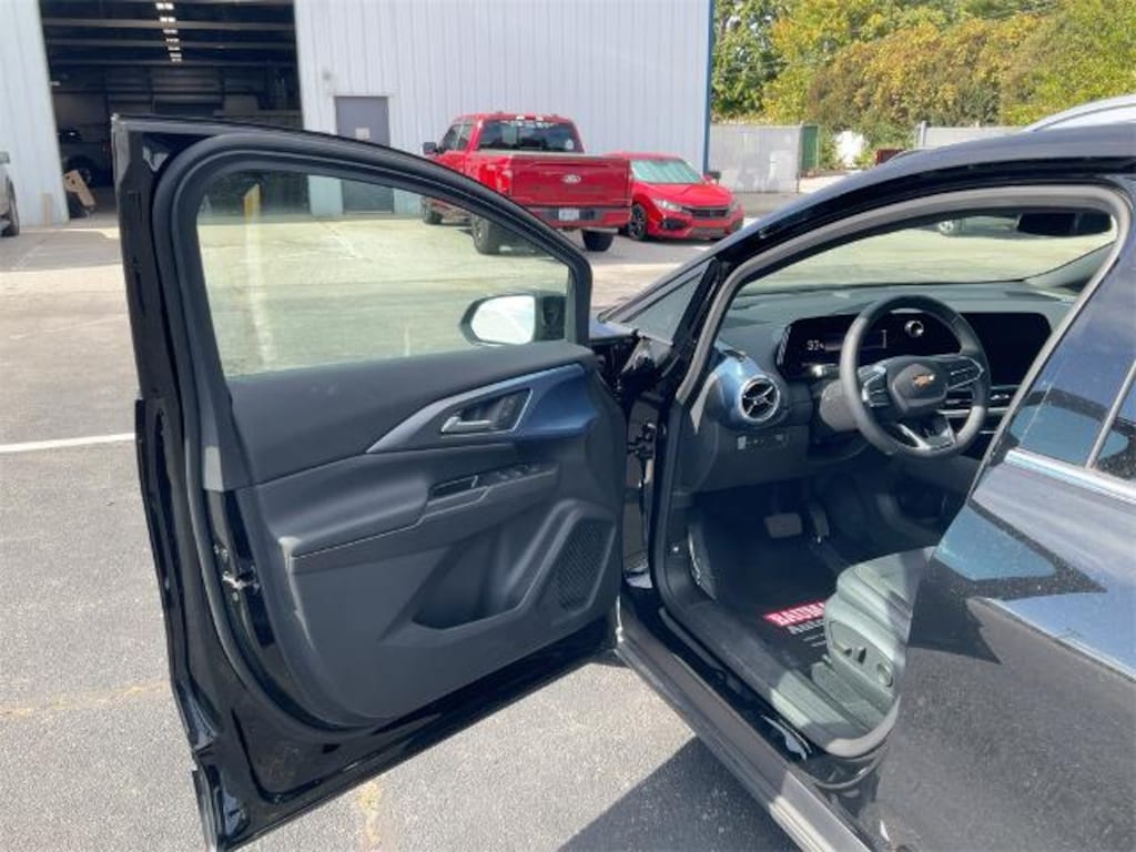 Used 2025 Chevrolet Equinox EV LT SUV